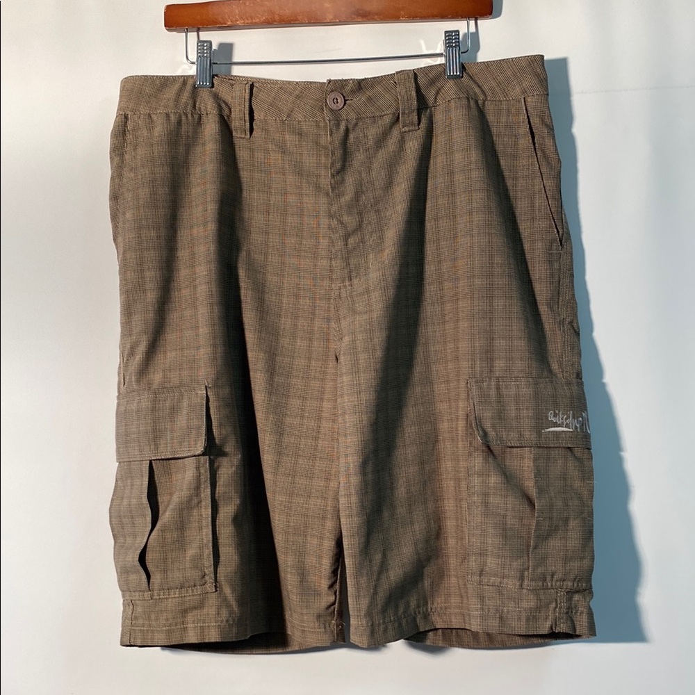 Quiksilver Brown Cargo Shorts with Knee-Length Design